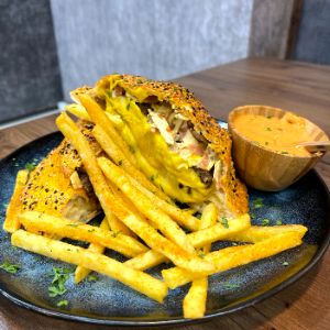 ۲ عدد برگر ۱۵۰گرمی
سس چدار ژامبون