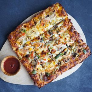 میکس گوشت ریش شده و استیک مرغ،میکس بلانچ،سس سفید،پنیر میکس