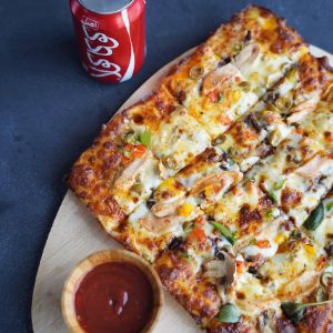 میکس گوشت چرخ شده استیکمرغ مزه دار ژامبون،زیتون دلمه قارچ پنیرمیکس،سس پومودور