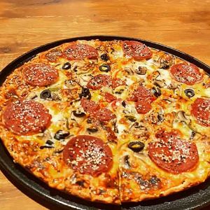 استیک مرغ، پپرونی،قارچ،دلمه،سس پومودور،پنیر میکس